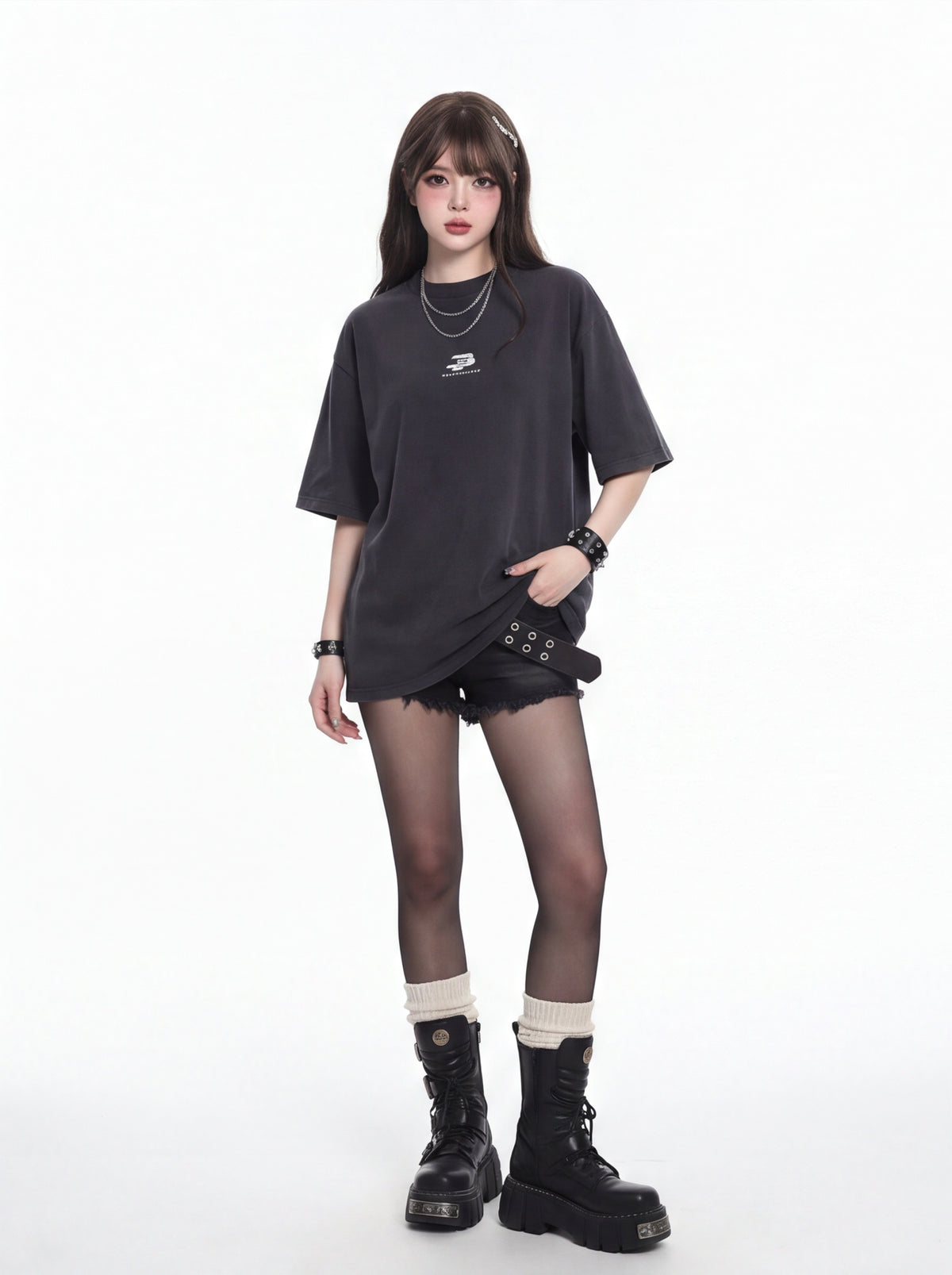 Tシャツ ブラック｜斜め／イメージ画像（AI生成）